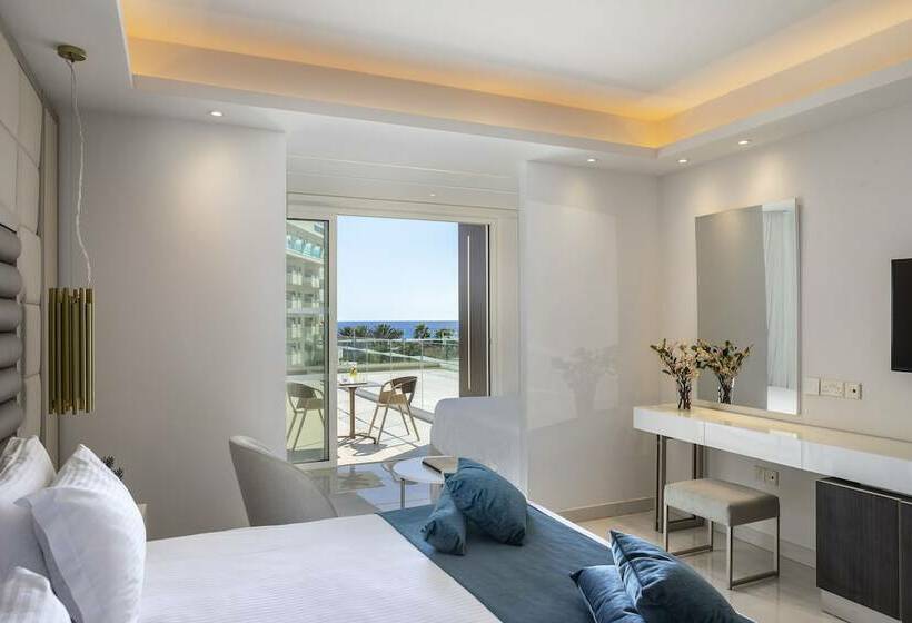 Семейный Номер Вид на Море, Chrysomare Beach Hotel & Resort