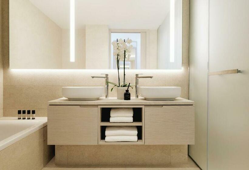 اتاق سوپریور با چشمانداز استخر, Ikos Andalusia