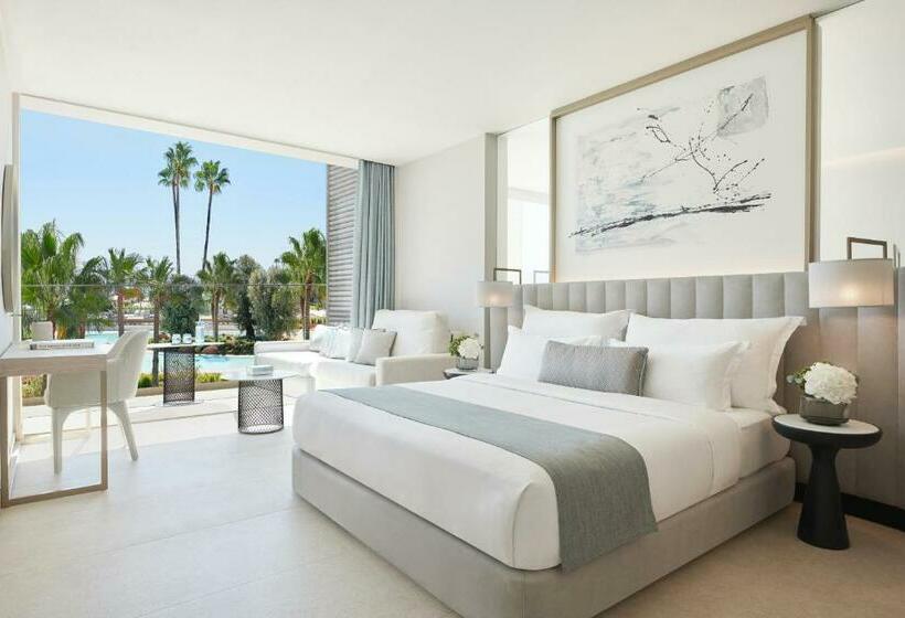 اتاق سوپریور با چشمانداز استخر, Ikos Andalusia