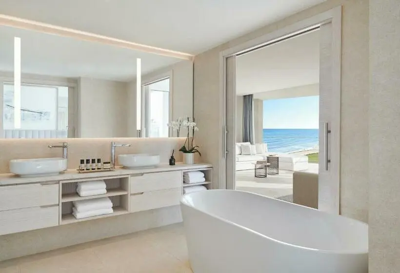 2 Bedroom Deluxe Suite
