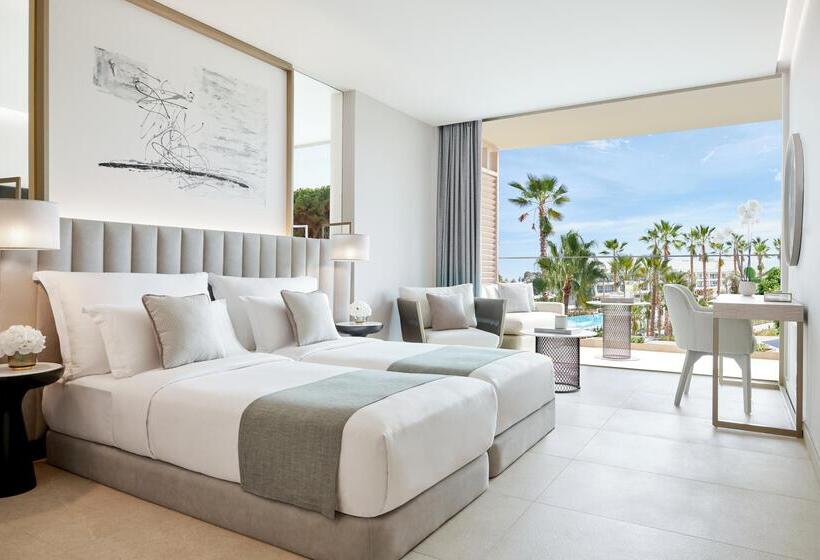 اتاق سوپریور با چشمانداز استخر, Ikos Andalusia