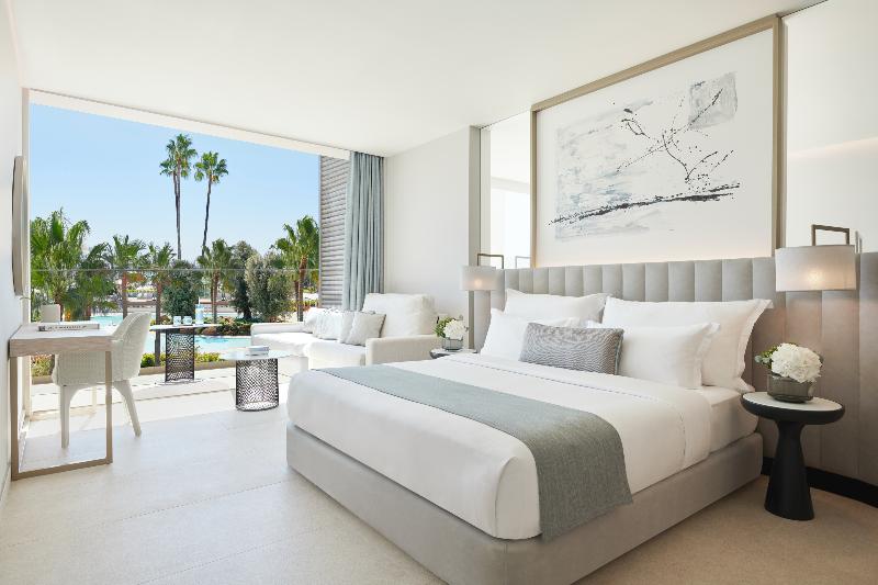 اتاق سوپریور با چشمانداز استخر, Ikos Andalusia