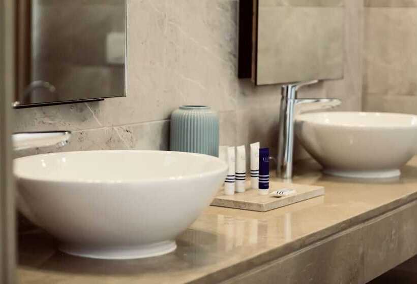 اتاق استاندارد با چشم‌انداز استخر, The G Hotel Seashell