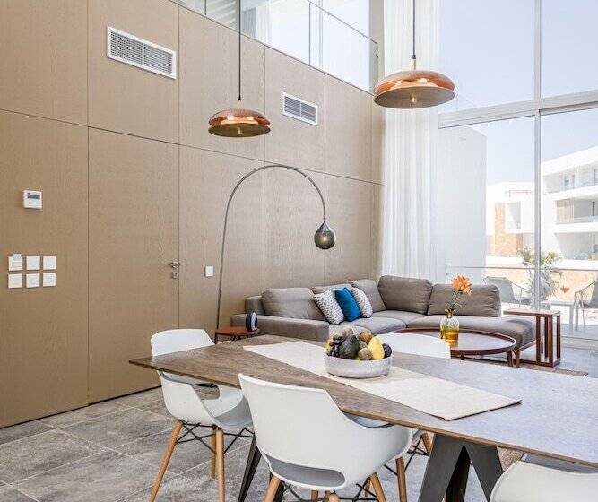 اتاق استاندارد با چشم‌انداز استخر, The G Hotel Seashell