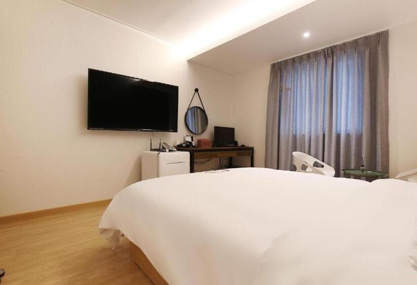 标准间, Urban Stay