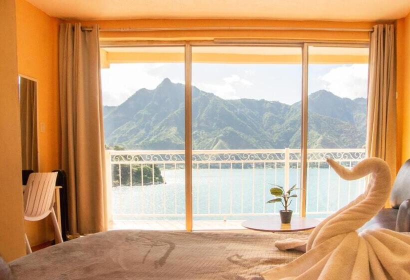 Suite with lake view, Amigos