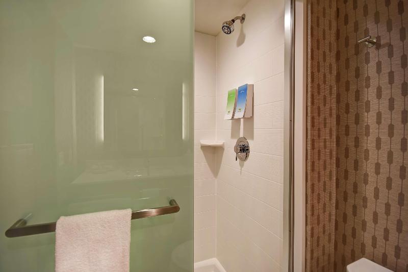 스위트 킹사이즈 침대, Red Roof Inn Flint