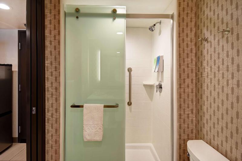 스위트 킹사이즈 침대, Red Roof Inn Flint