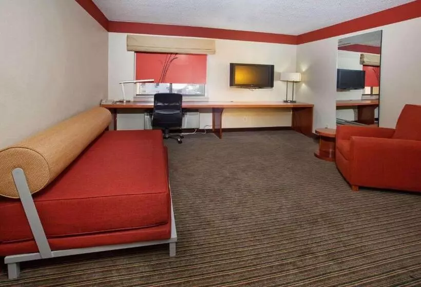 Sviitti King-vuode, Travelodge By Wyndham Columbus State University