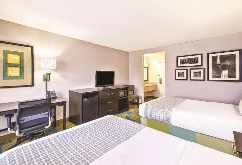 ２ダブルベッドのスタンダードルーム, La Quinta Inn By Wyndham Toledo Perrysburg