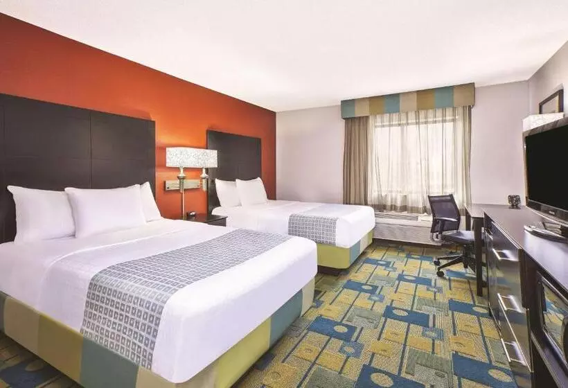 ２ダブルベッドのスタンダードルーム, La Quinta Inn By Wyndham Toledo Perrysburg
