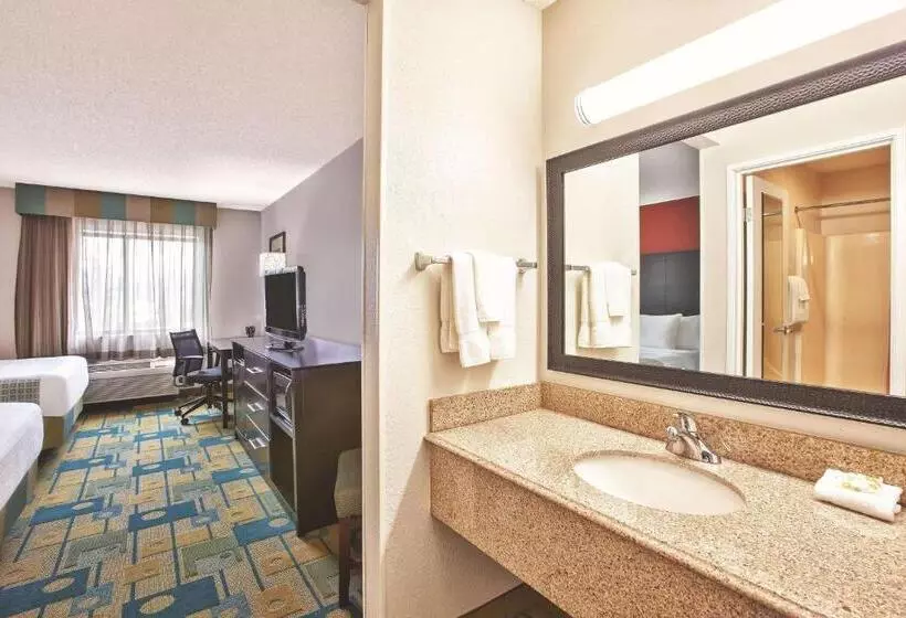 ２ダブルベッドのスタンダードルーム, La Quinta Inn By Wyndham Toledo Perrysburg