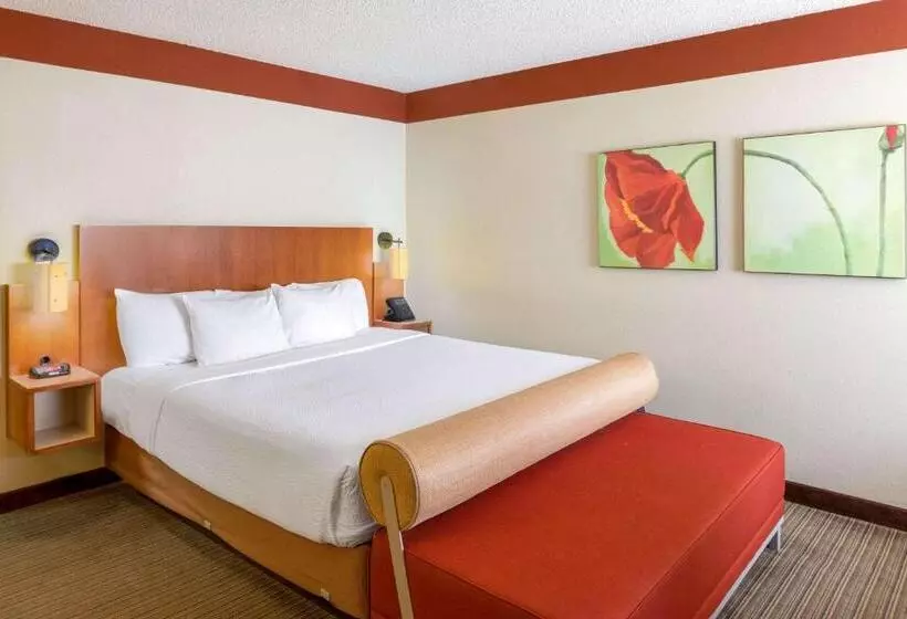 キングサイズベッドのデラックススイート, Spark By Hilton Savannah Midtown