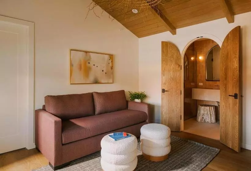 سوئیت با تخت بزرگ, Sonder Woods Cove