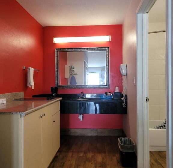 キングサイズベッドのスタンダードルーム, Texas Inn And Suites Raymondville