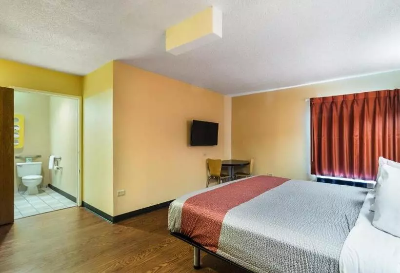 Deluxe-huone King-vuode, Motel 6libertyville, Il