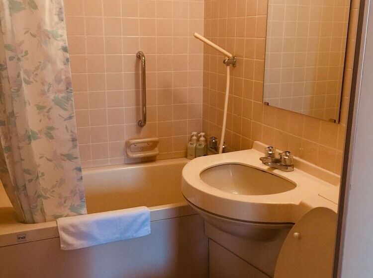 חדר סטנדרט לארבעה, Shirakabako Sakaeen