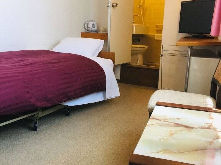 חדר סטנדרט לשלושה, Shirakabako Sakaeen