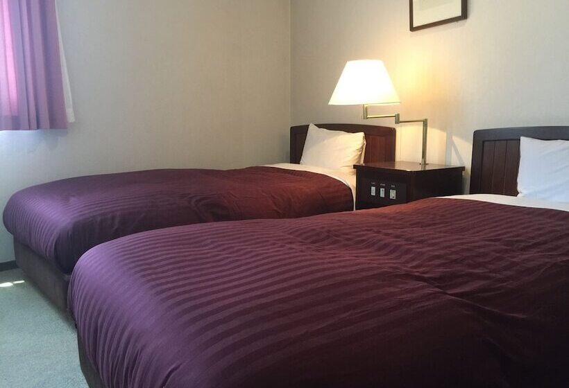 חדר סטנדרט לשלושה, Shirakabako Sakaeen