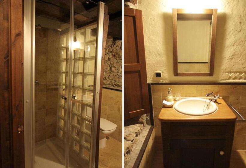 غرفة قياسية مزوَّدة بشُرفة, Rural Llerau