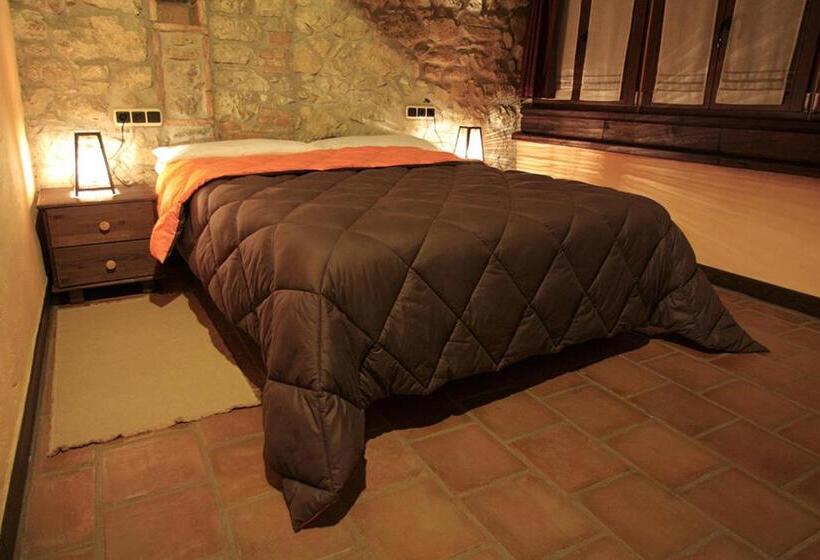 غرفة قياسية مزوَّدة بشُرفة, Rural Llerau