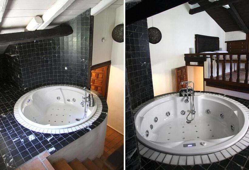 غرفة قياسية مزوَّدة بجاكوزي, Rural Llerau