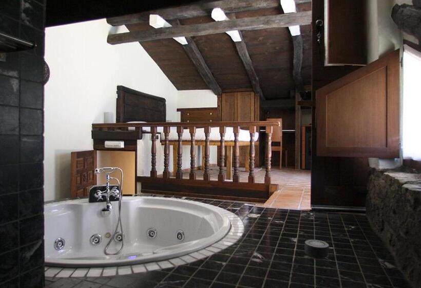 غرفة قياسية مزوَّدة بجاكوزي, Rural Llerau