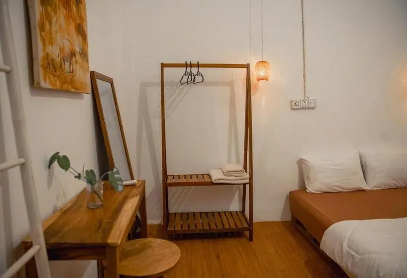 エコノミールーム, Sacred Lotus Vegan Café X Hostel