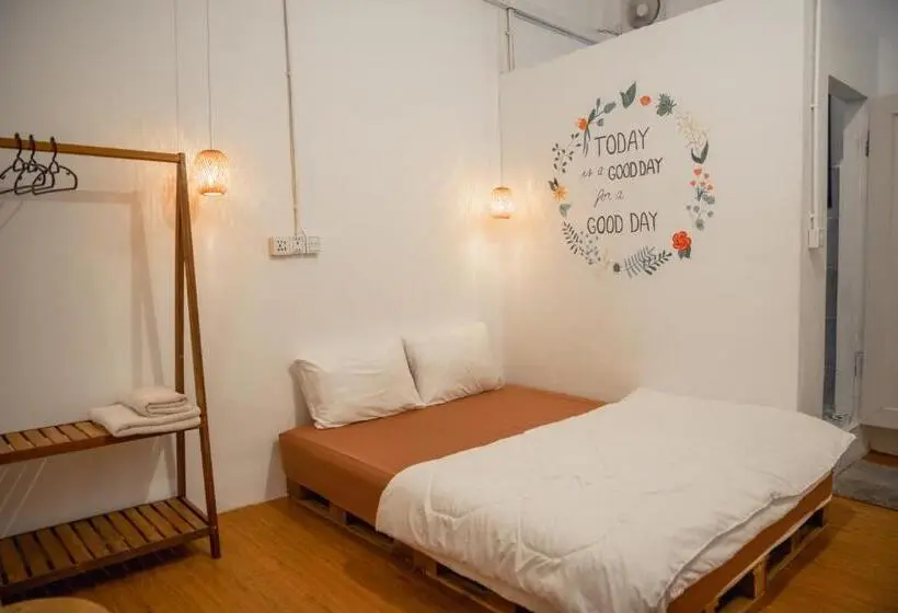 エコノミールーム, Sacred Lotus Vegan Café X Hostel