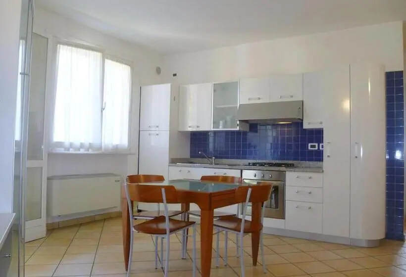 Huoneisto 2 Makuuhuonetta, Residence La Rotonda