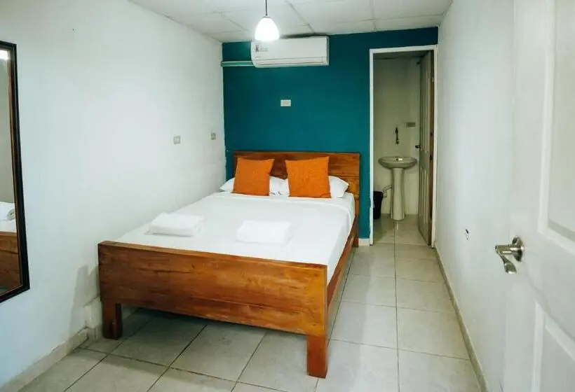 اتاق استاندارد با تراس, Hostal & Café Travelers