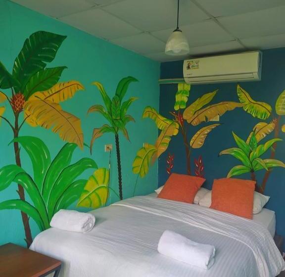 غرفة قياسية مزوَّدة بتراس, Hostal & Café Travelers