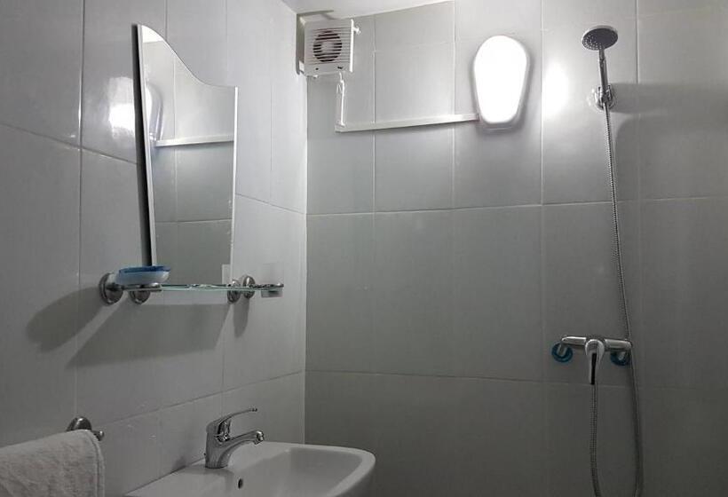 اتاق استاندارد سه نفره, Nice 06