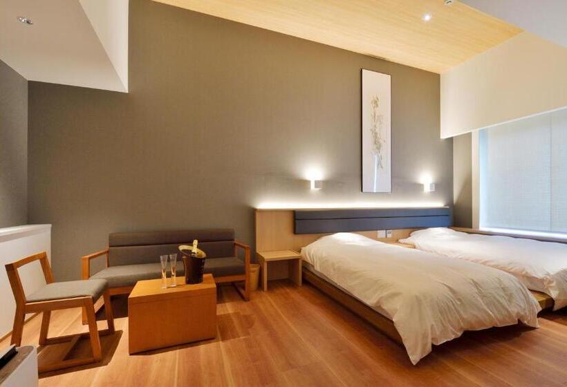 غرفة سوبيريور, The Chelsea Breath