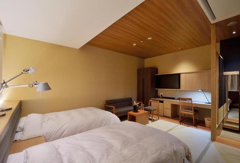 غرفة سوبيريور, The Chelsea Breath