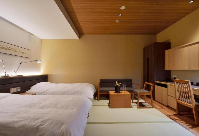 غرفة سوبيريور, The Chelsea Breath