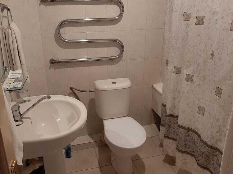 اتاق استاندارد سه نفره, Ani Guest House