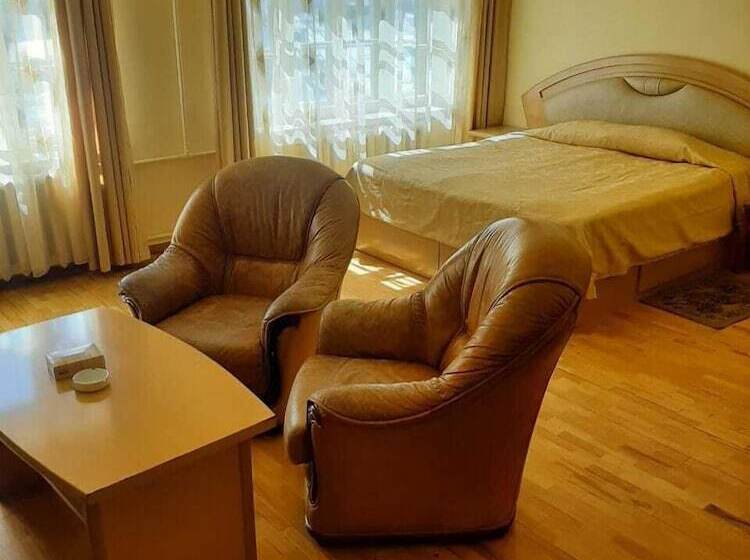 اتاق استاندارد سه نفره, Ani Guest House