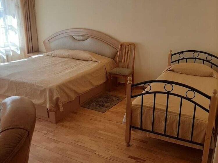 اتاق استاندارد سه نفره, Ani Guest House