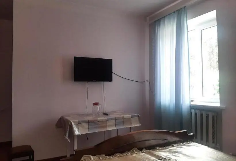 اتاق استاندارد سه نفره, Ani Guest House