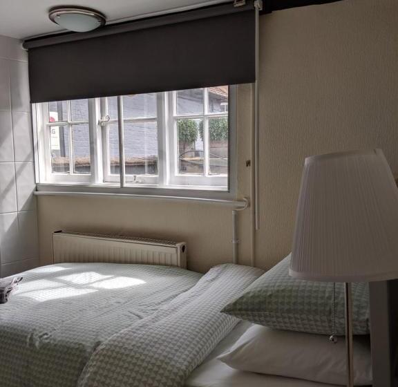 غرفة قياسية, The Kings Head