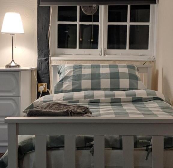 غرفة قياسية, The Kings Head