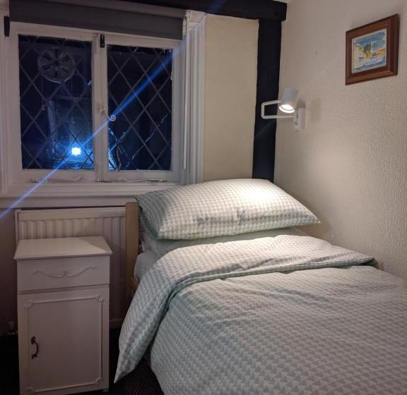 غرفة أساسية فردية, The Kings Head