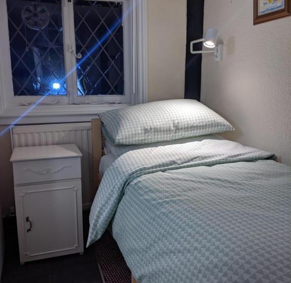 غرفة أساسية فردية, The Kings Head