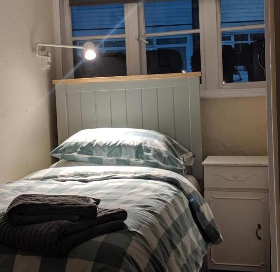 غرفة قياسية فردية, The Kings Head