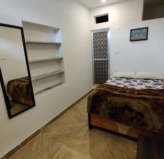 Номер Economy, Varah Square Guest House