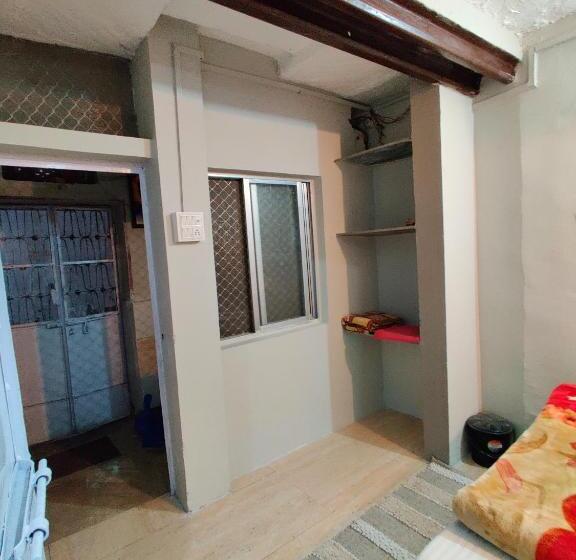 基本间, Varah Square Guest House