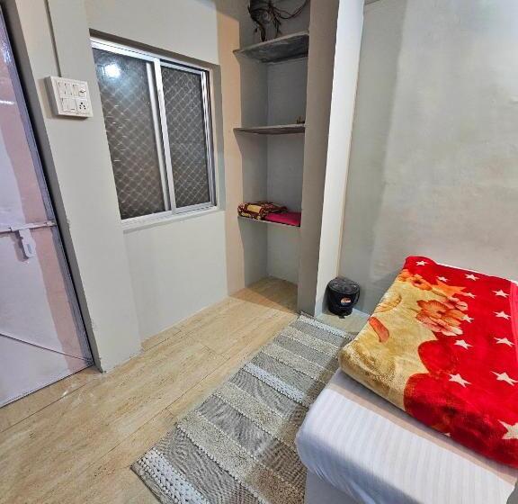 基本间, Varah Square Guest House