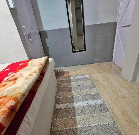 基本间, Varah Square Guest House