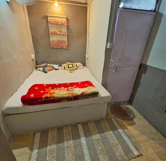 基本间, Varah Square Guest House